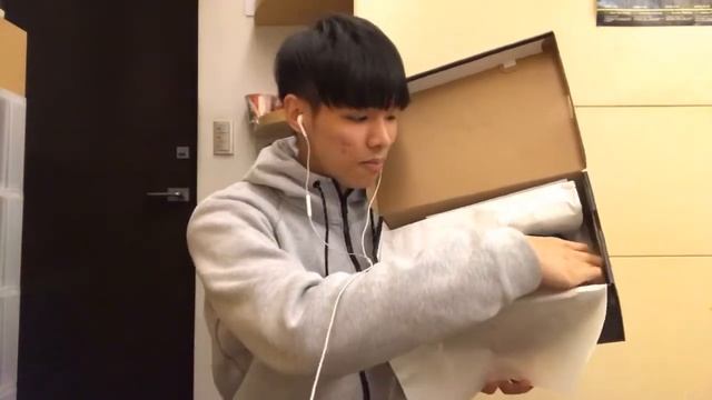 CHK鞋評 Kyrie 4 BHM 開箱文 смотреть онлайн