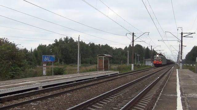 Электровоз ВЛ11М-249Б/253 с грузовым поездом