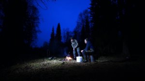 Хариус на кораблик. История о кресте. Папа выпал из лодки. Живём в избушке.