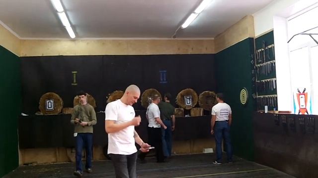 5 метров. Мужчины. Чемпионат Москвы по Спортивному метанию ножей 2013 смотреть онлайн