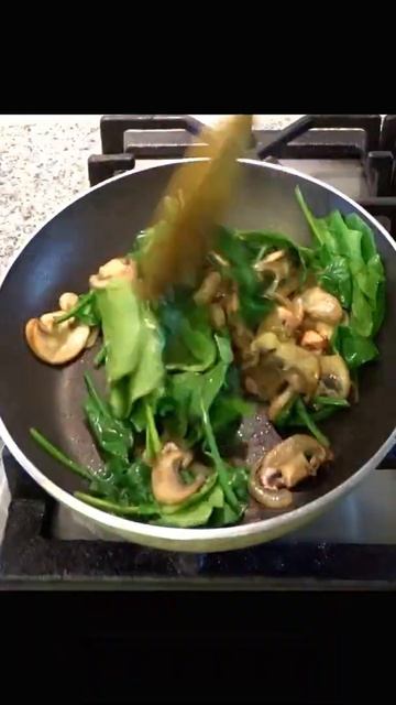 Creamy Mushroom with Garlic and spinach Healthy recipe in 10 minutes #shorts смотреть онлайн