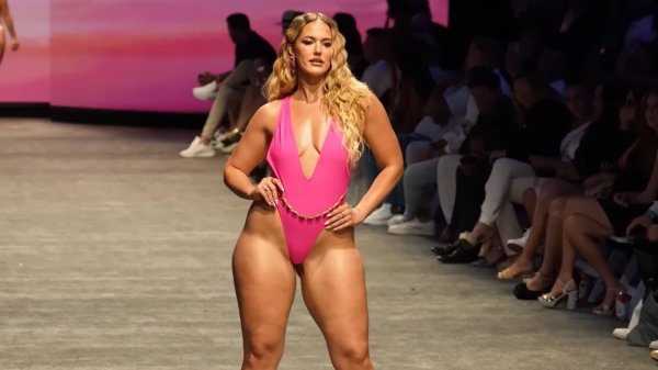 Пышные модели мини бикини