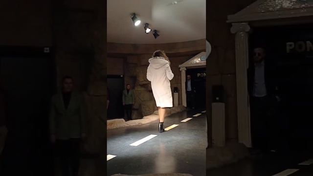 Первый день тура в Анталии. 13.02.2023. Фабрика меха и кожи. Дефиле для покупателей. смотреть онлайн