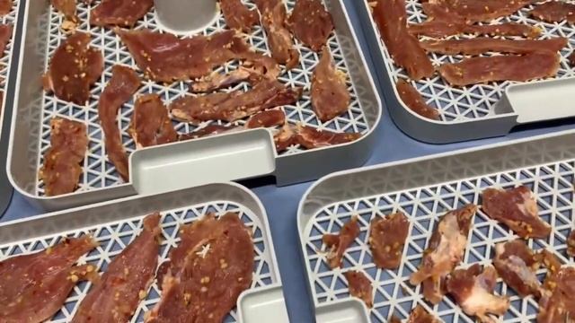 Vytinti mėsos čipsai “Jerky” смотреть онлайн