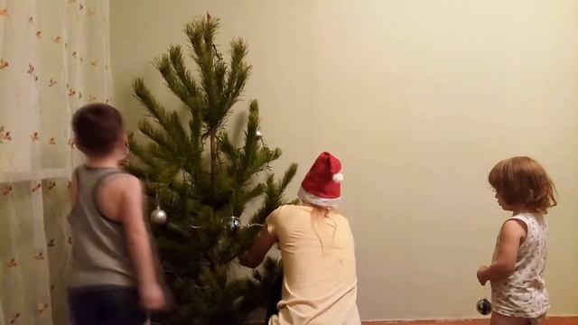 Наряжаем елку, поздравление от Вани! Decorate the Christmas tree, new year greetings from Vani! смотреть онлайн