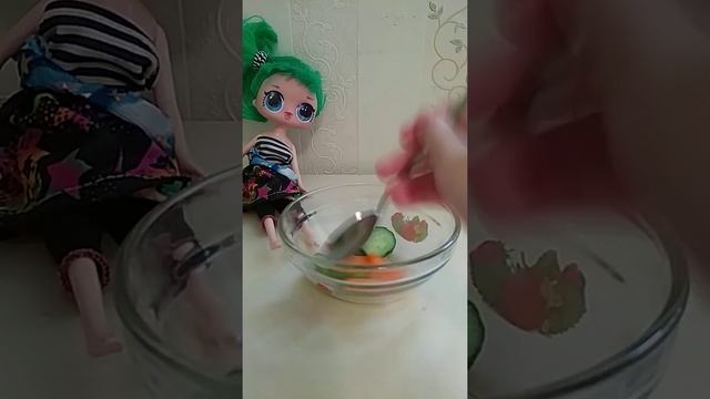 Лол готовка. (Кухня) готовим десерт и салат! смотреть онлайн