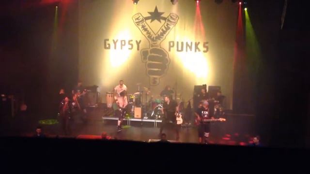 Gogol Bordello - Wonderlust King - College Street Theater - New Haven CT - 9 April 2016 смотреть онлайн