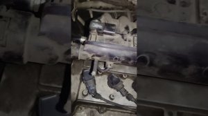 при резком нажатии педаль газа машина начинает троить и не тянет