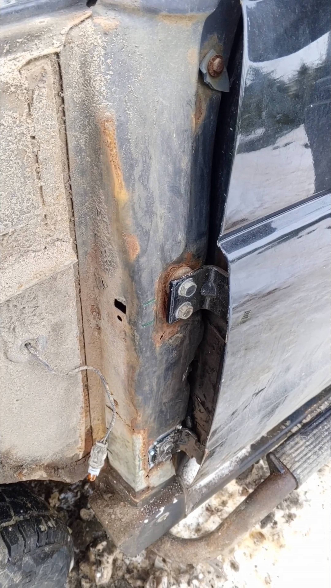 Времённый ремонт
петель передних
дверей
УАЗ 3163 Патриот.
Если капитальный ремонт  невозможен.