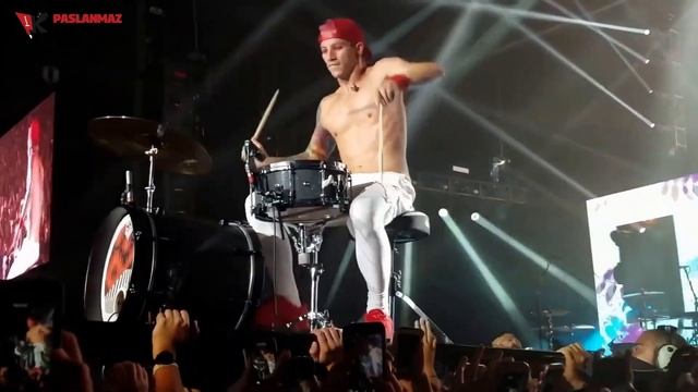 Bana Bir Konser Anlat Baba смотреть онлайн