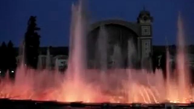 Фонтан Прага 1000 лизунов vs 15 тысяч желейных медведей реп-батл крута смотреть онлайн