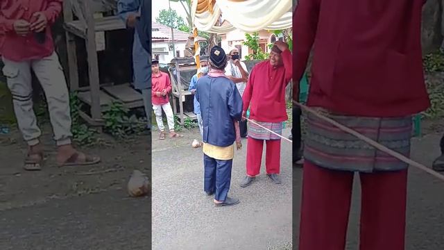 Tradisi berebut lawang gawai di Belitung смотреть онлайн
