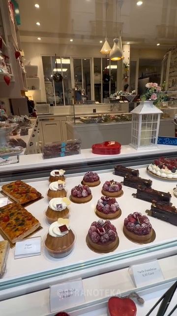 В этом отеле Видно на Эйфелеву, почти даром 😍🔥 смотреть онлайн