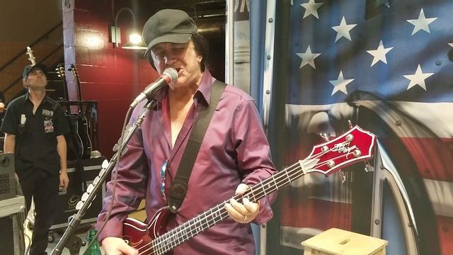 KISS - Plaster Caster - Acoustic Set, Meet & Greet - DCU Center, Worcester, MA - September 3, 2016 смотреть онлайн