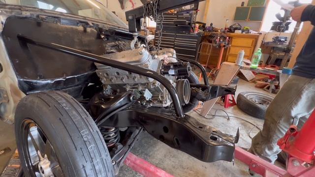El Camino drag car build pt.3 motor and tranny install смотреть онлайн