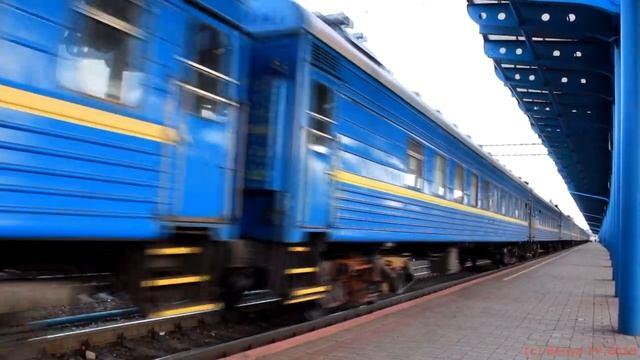 Два пассажирских минуют станцию Винница смотреть онлайн