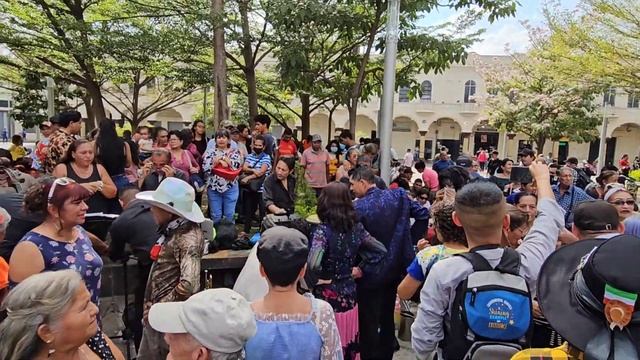 LA DIVA DE SONSONATE DÁNDOLO TODO EN LA PLAZA, MIRA COMO BAILÓ 😱 смотреть онлайн