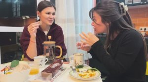 Австралийцы в Москве! Ужин с друзьями, сюрприз от подписчика и хоккей. Выпуск 8