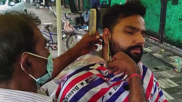 ASMR УЛИЧНЫЙ ПАРИКМАХЕР БРИТЬЁ | УЛИЧНЫЙ МАССАЖ | ИНДИЙСКИЙ УЛИЧНЫЙ ПАРИКМАХЕР смотреть онлайн