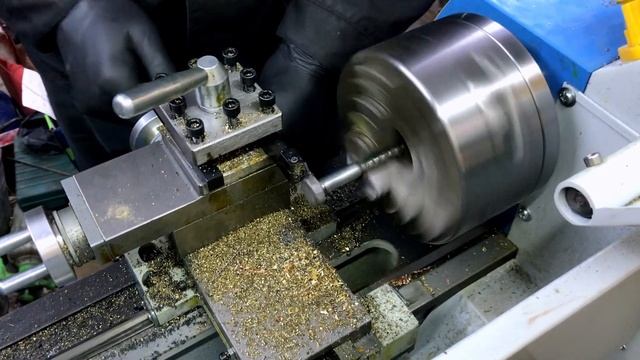 Китайский настольный мини токарный станок по металлу WEISAN RC210E800 смотреть онлайн