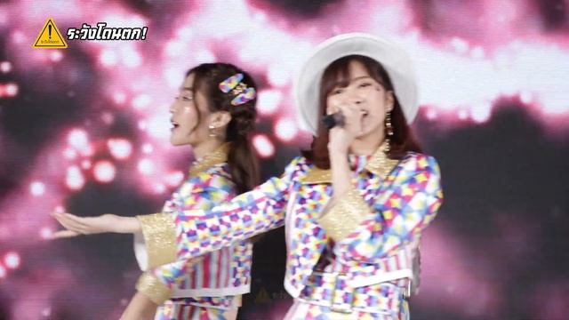 【Gygee BNK48 Fan Cam】Jabaja @ Line Stickers Awards 2019 | ระวังโดนตก ! смотреть онлайн