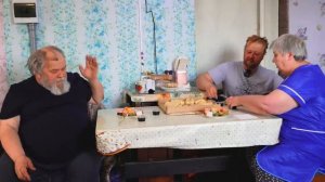 Достроил воду и вкусный деревенски обед с роллами и пиццей на кухне с любимой семьей ПОДВАЛ ИЛЬИЧА