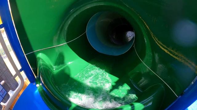 Scary Snake Slide at AquaJoy Water Park смотреть онлайн