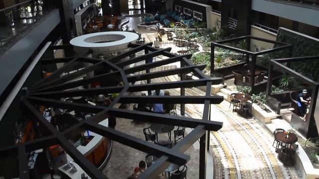 Timo Resort 5*. Катаемся на лифте в отеле.