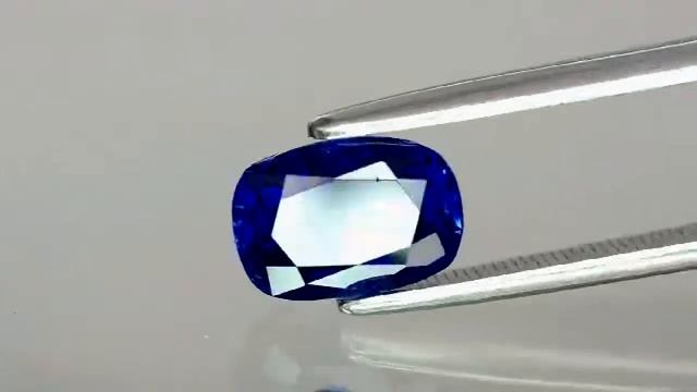 3.80-Carat Rare GRS-Certified Royal Blue Kashmir-Origin Sapphire (Video 1) смотреть онлайн