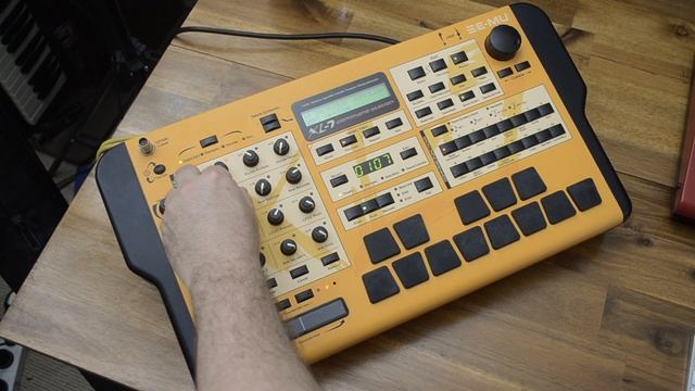 E-MU XL-7 Loop Noodle (Synthesis on a groove box ?) смотреть онлайн