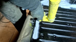 Нанесение распыляемого герметика на кузовные швы автомобиля!