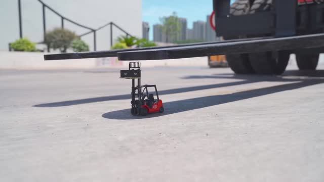 Насколько мощным и точным может быть вилочный электрический погрузчик? смотреть онлайн