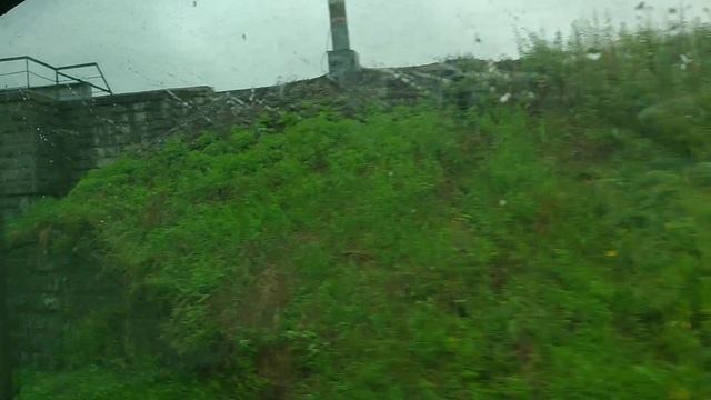 Едем параллельным курсом с двухпутной веткой! За окном дождь! Поезд №184! Из Севастополя в Мурманск смотреть онлайн