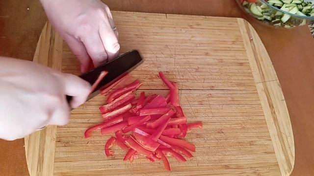 КРАСОЧНЫЙ САЛАТ С МЯСОМ И ОВОЩАМИ .вкусный легкий салат . смотреть онлайн