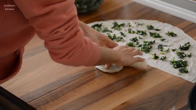 Bu Böreğe Herkes Bayılıyor :)  Ispanaklı Börek Nasıl Yapılır || ISPANAKLI BÖREK TARİFİ