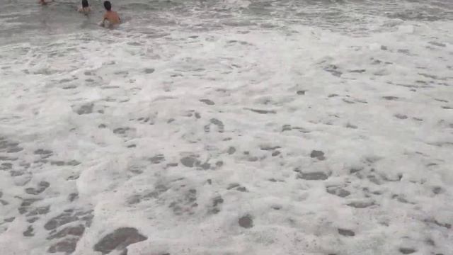 Иринка, Таня и Кирилл в волны смотреть онлайн