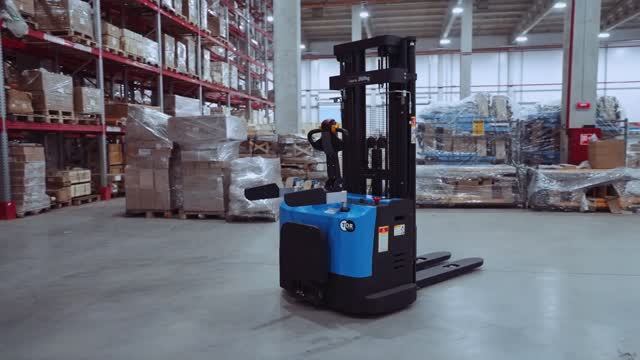 Максимум эффективности: почему штабелер TOR ES20T4 выбирают для крупных складов? смотреть онлайн