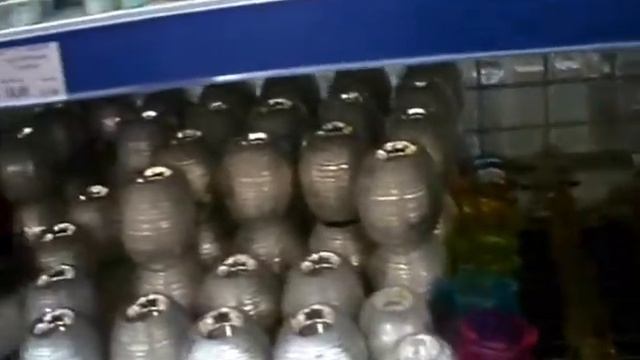 гипермаркет в Тирасполе обзор покупок киндеры .что держу в руках в конце ролика ??