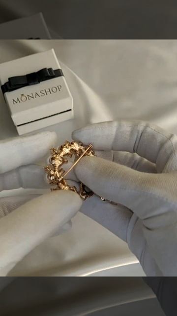 Брошь Венец с искусственным жемчугом и кристаллами Сваровски (Артикул BR020335301) смотреть онлайн