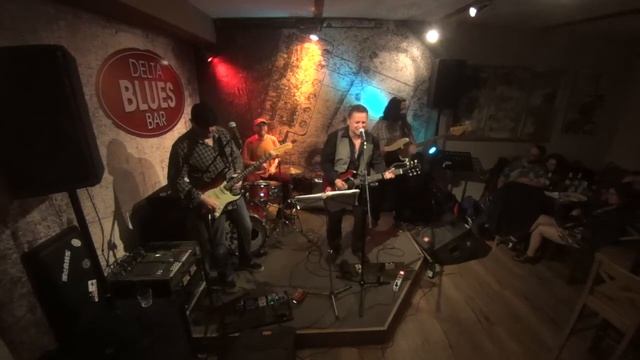 Блус Трафик - Стоя На Кръстопътя; Blues Traffic - On The Crossroad смотреть онлайн