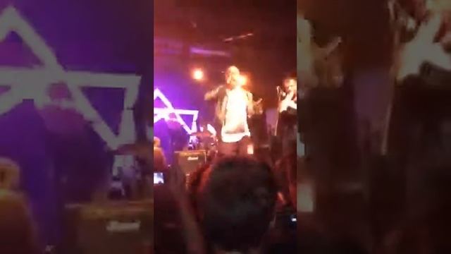 Clint Eastwood- Damon Albarn live смотреть онлайн