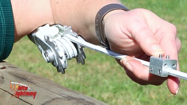 Snake Eyes® Electrical Connector Installation Video for White Lightning® Fence Systems смотреть онлайн