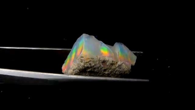 10.42ct Rainbow Prism Ethiopian Welo opal смотреть онлайн