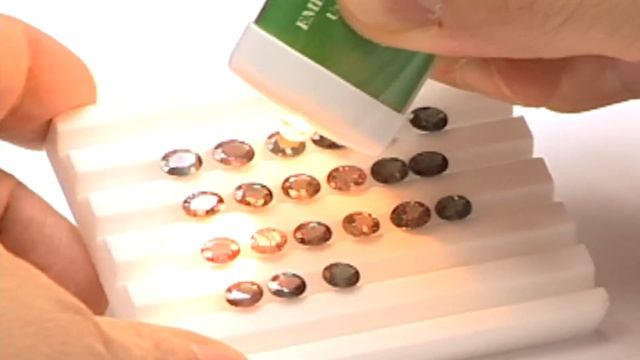 The Origins of Alexandrite & The Color Change Effect смотреть онлайн
