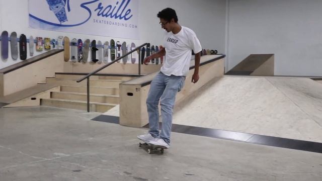 VINNIE BANH VS LUIS MORA BATTLE AT THE BRAILLEHOUSE смотреть онлайн