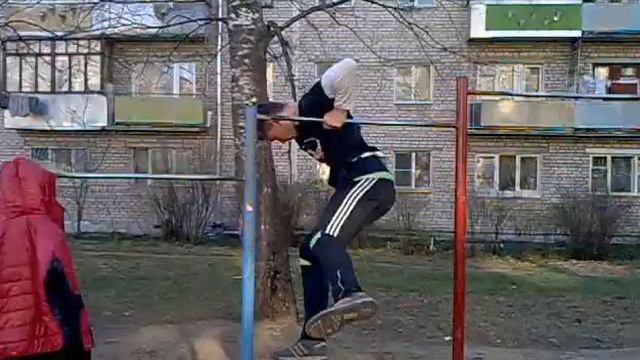 Элемент на турнике ,,500,, смотреть онлайн