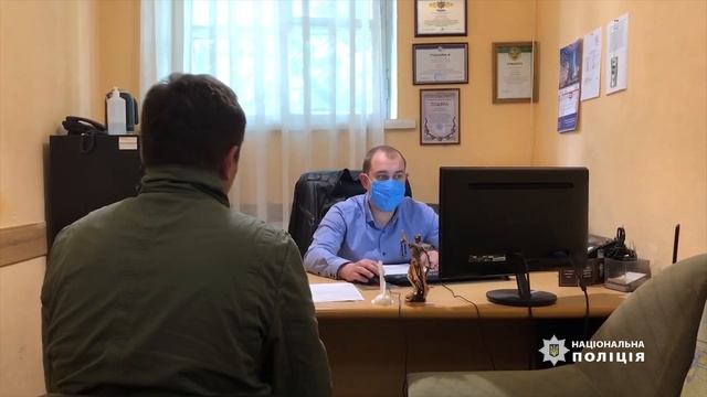 Київські правоохоронці протягом кількох хвилини затримали групу чоловіків за розбійний смотреть онлайн