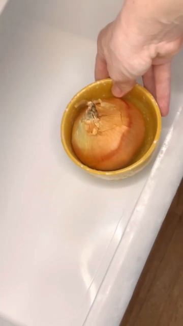 Как нарезать лук без слез? смотреть онлайн