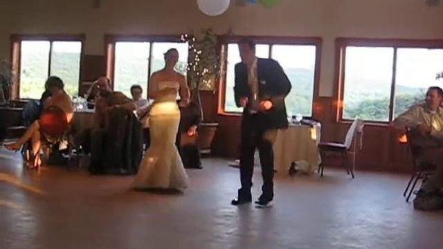 Tara and Andy's first dance смотреть онлайн