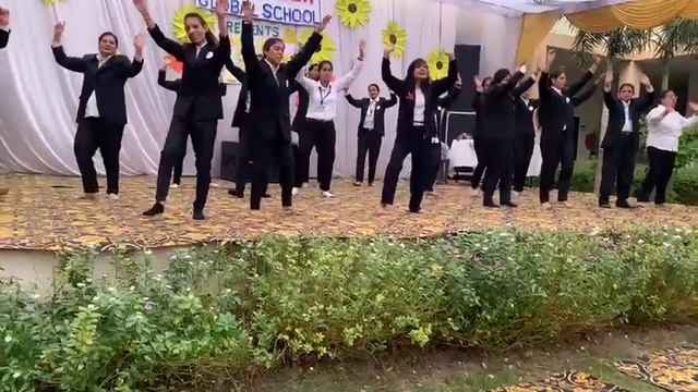 TEACHER'S PERFORMANCE ON CHILDREN DAY (1)